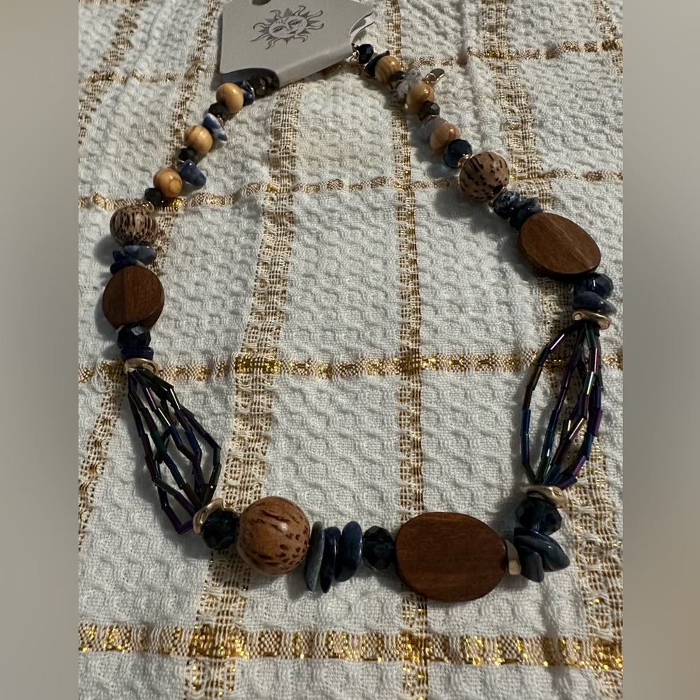 Women’s bead necklace
